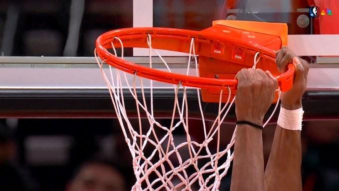 云开体育-杜兰特笑称：都怪卡斯尔挂筐让篮筐歪了，这都是初中生干的事